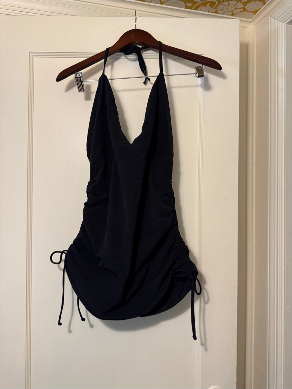 Black Gap Body women’s Halter Swim Top NWOT XL never worn
